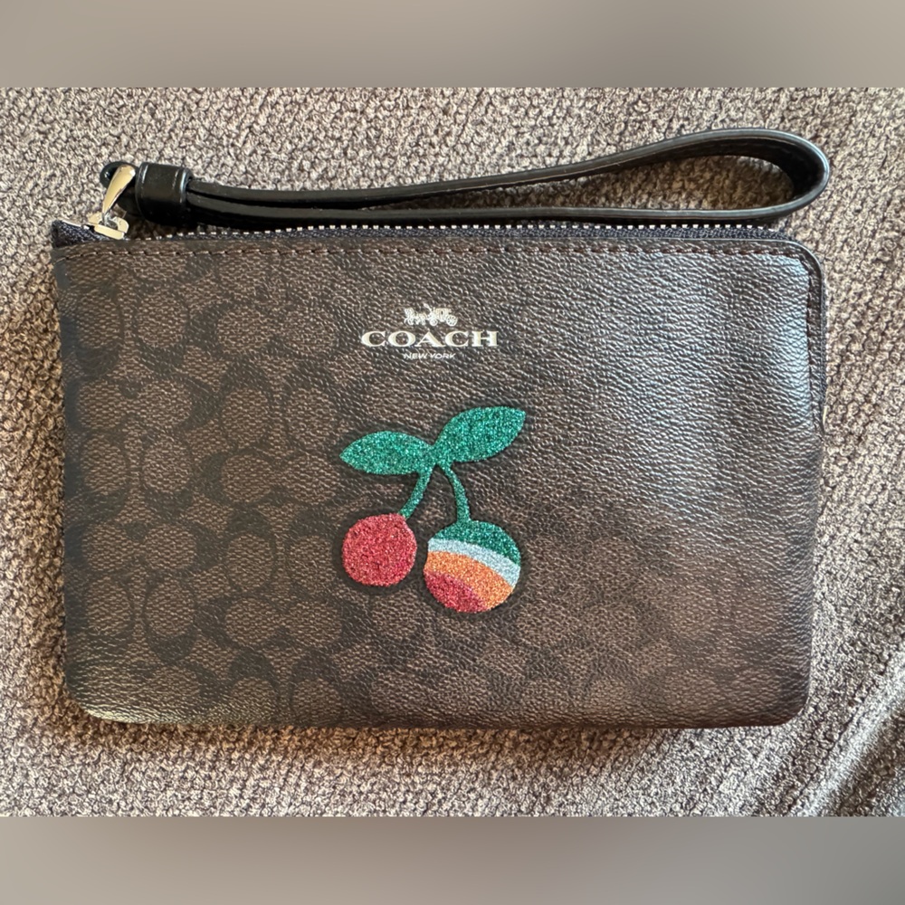 COACH F31891 Corner Zip Wristlet Signature Cherry - NWT - Picture 2 of 6